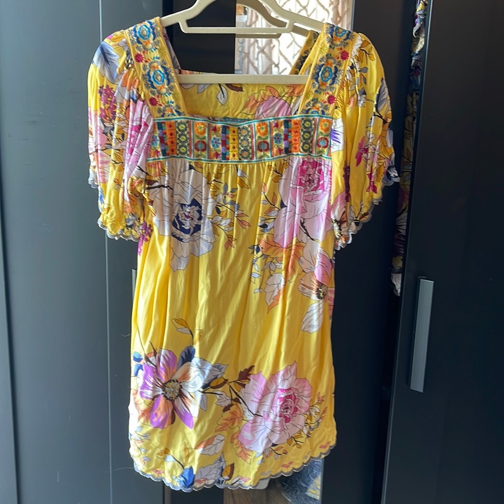 Johnny Was Brisbane Puff Sleeve Top. Small